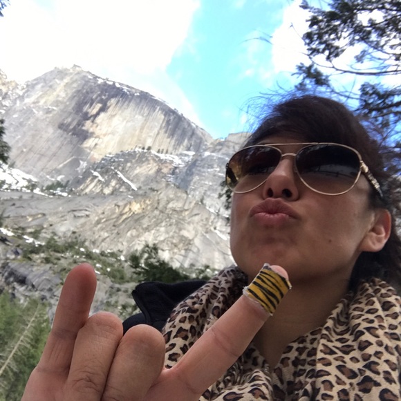 Meet your Posher 💋 - Picture 5 of 8